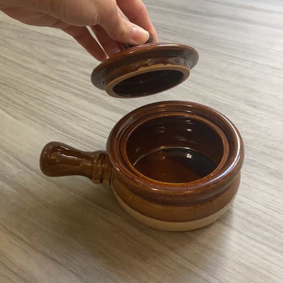 French Onion Soup Bowls with Handles and Lids - Picture 3 of 6